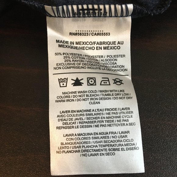 Nike Women's Size Medium Grayish Blue Fitted V-Neck Tee Shirt NWOT - Picture 6 of 6